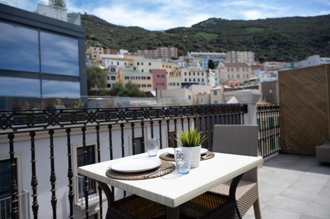 Master Penthouse Double Room Ensuite With Private Terrace - Grand Central House Гибралтар Екстериор снимка