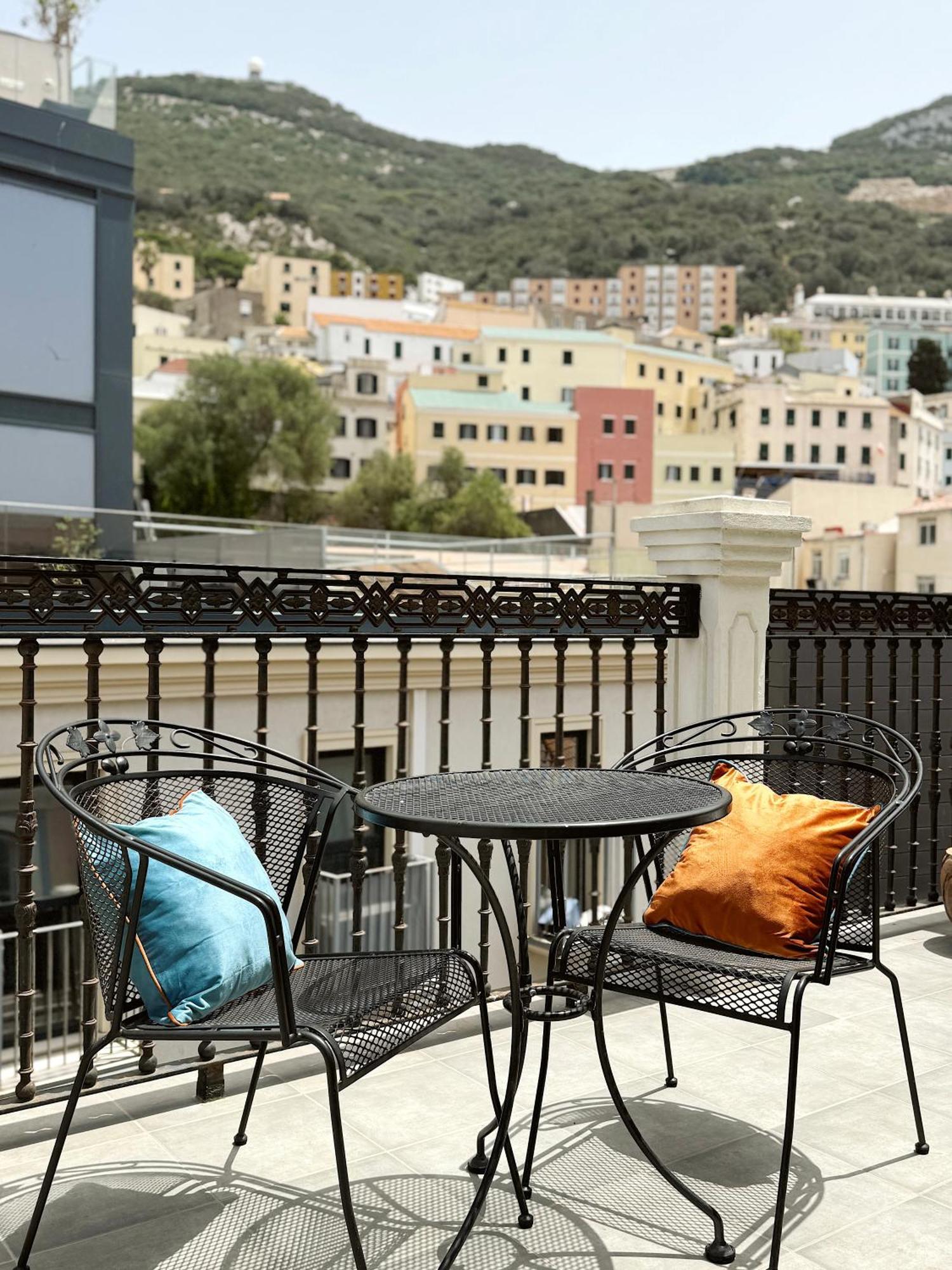 Master Penthouse Double Room Ensuite With Private Terrace - Grand Central House Гибралтар Екстериор снимка